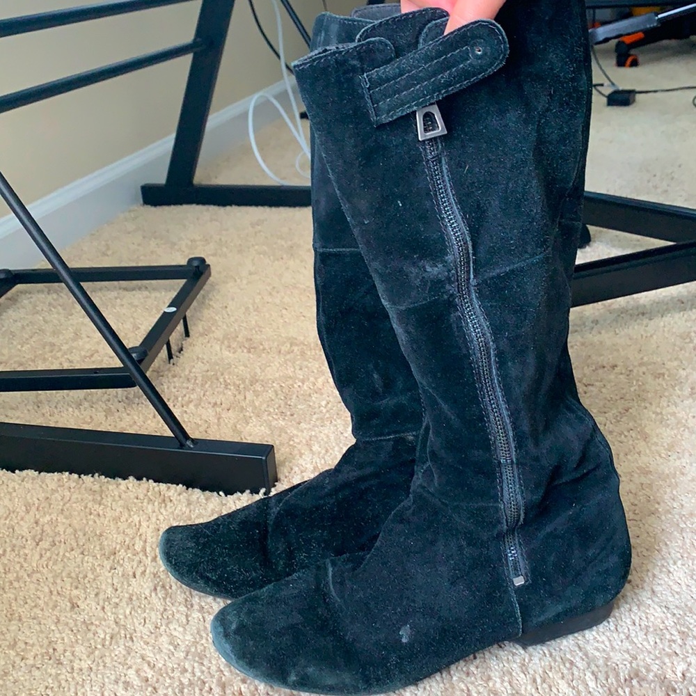 Women’s suede boots